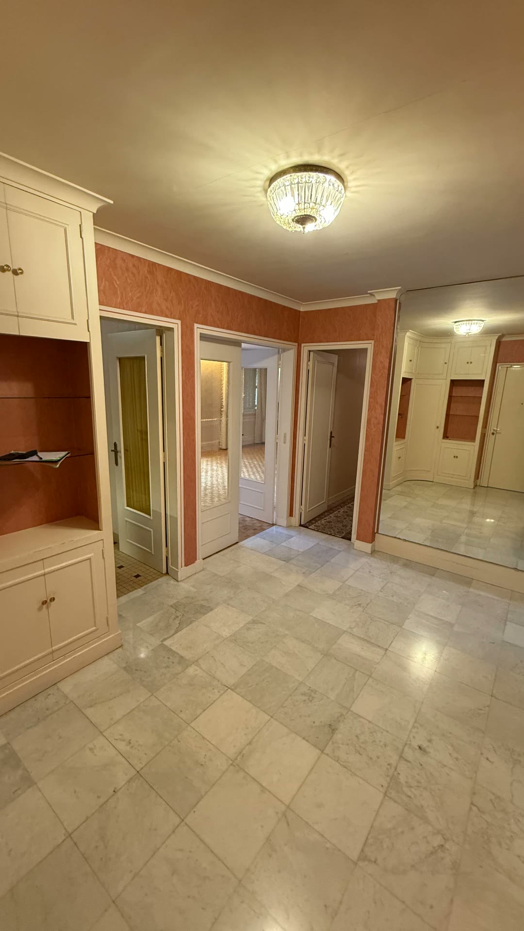 Ville-d'Avray — entrée avec miroir avant travaux