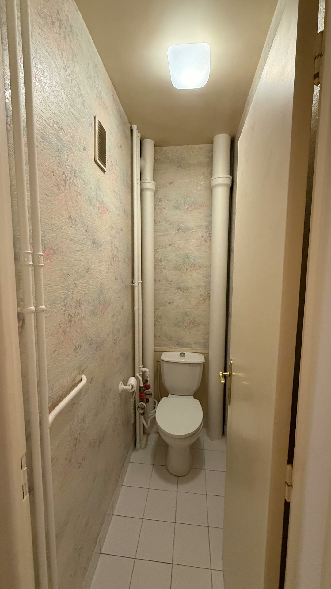 Ville-d'Avray — WC avant travaux