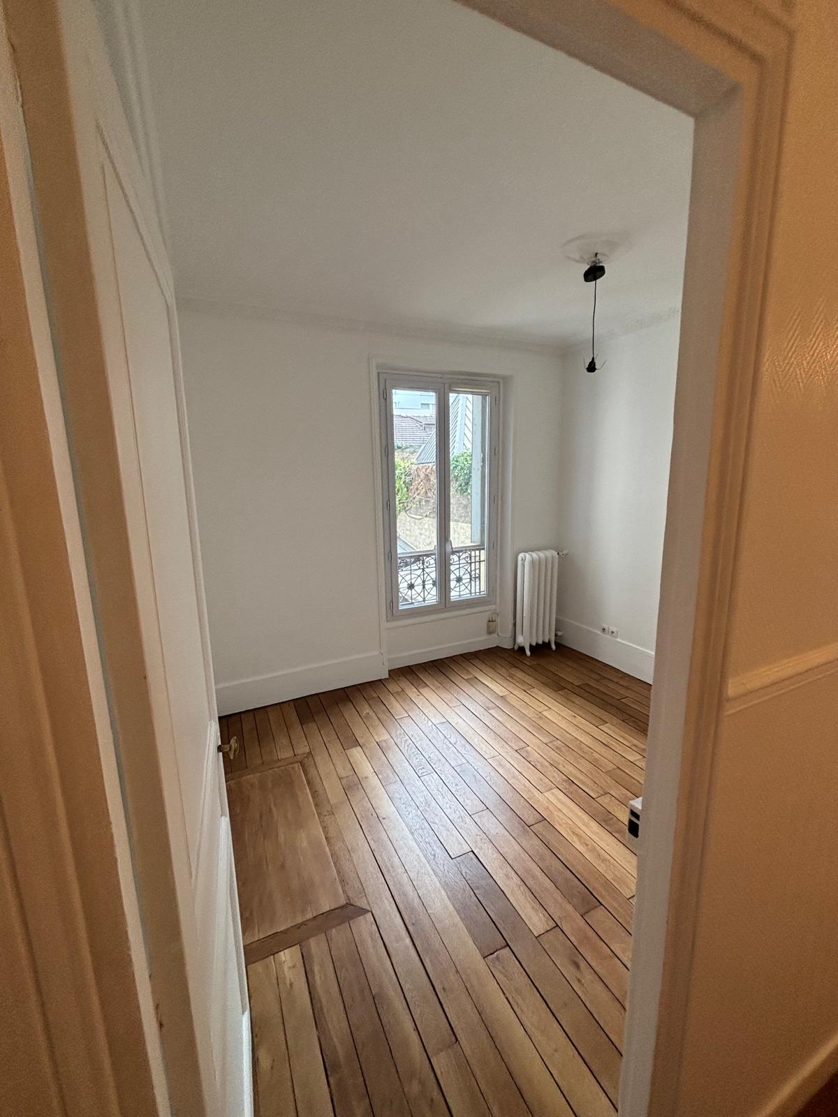 Clichy-la-Garenne — chambre vue depuis l’entrée après travaux