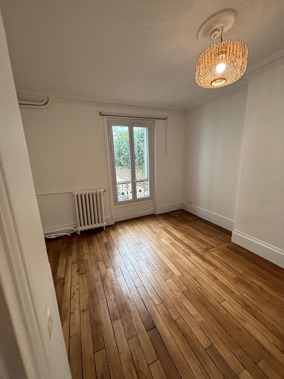 Clichy-la-Garenne — chambre après mise en peinture