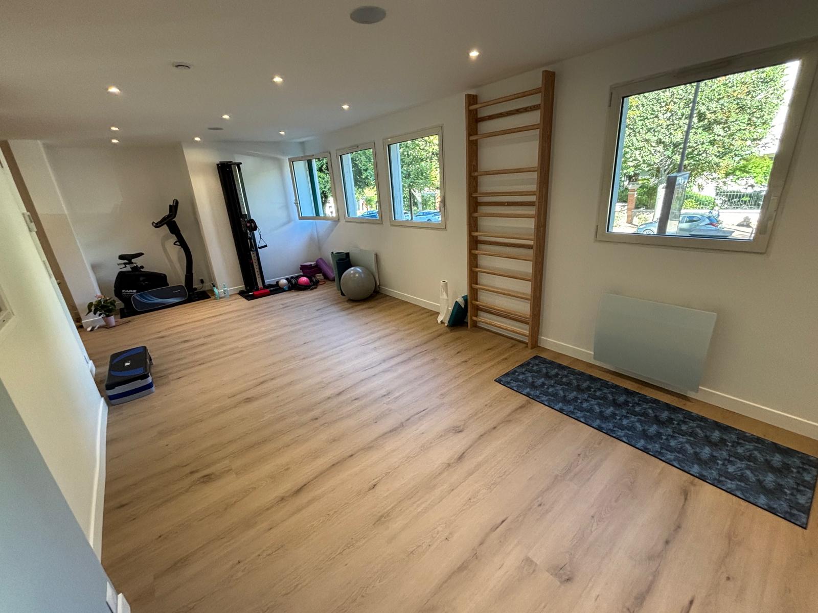 Saint-Cloud — salle de gymnastique après travaux